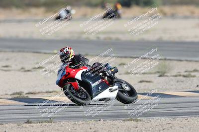 media/Nov-16-2025-Race Pace (Sun) [[8c5fa54630]]/Non Verified Riders (1st 20 Minutes)/4-Turn 16 (1116am)/